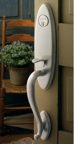 Door handle with keyhole